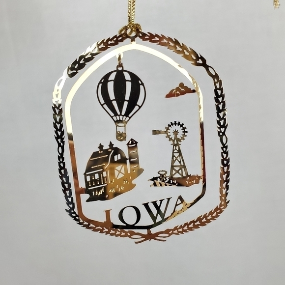 Nation's Treasures 24K gold Iowa Ornament - Picture 2 of 9